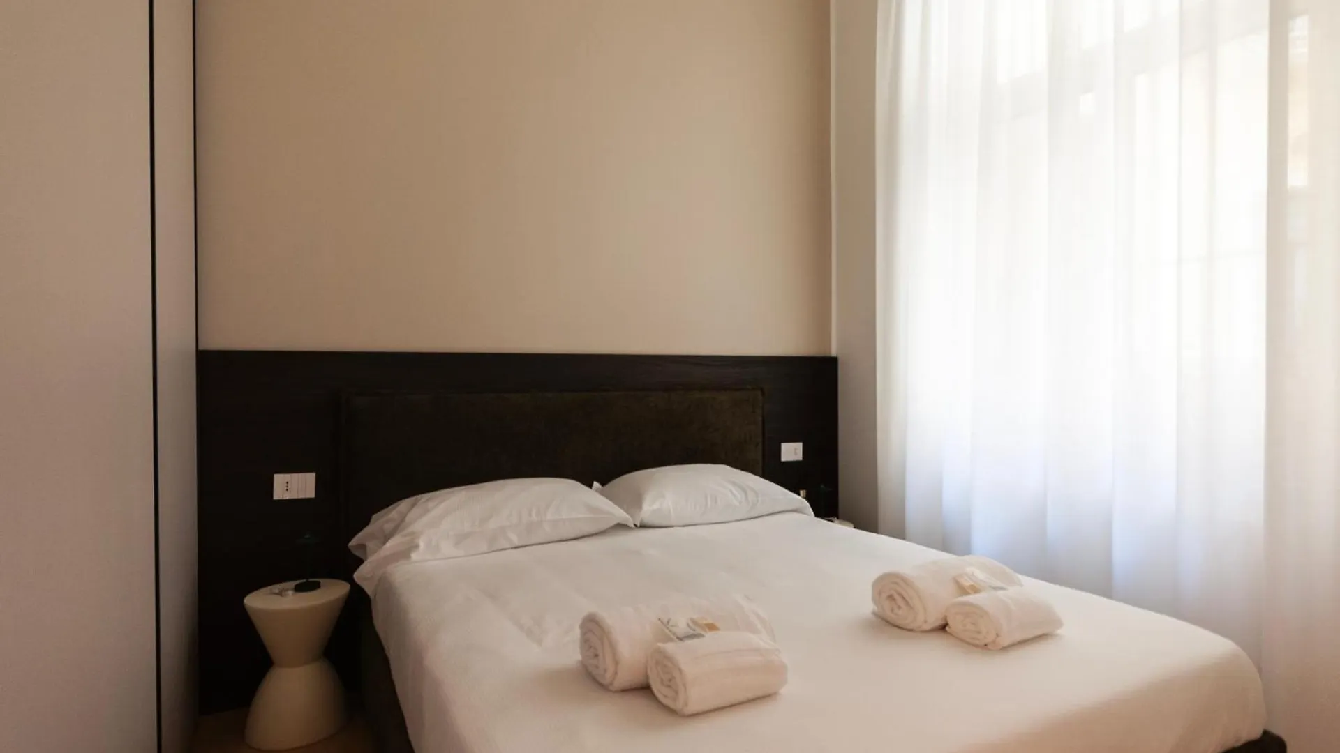 Youhosty - 2 Bedroom Porta Venezia Milão Apartamento